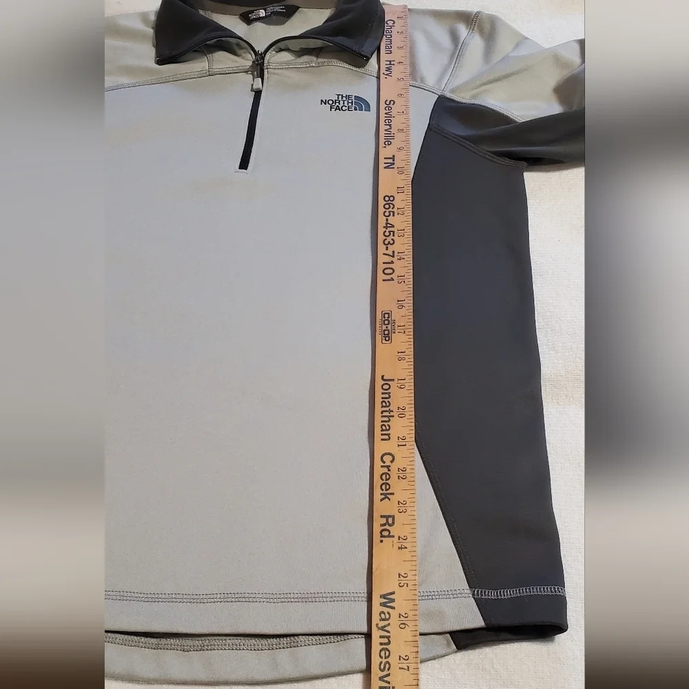 The North Face Light Gray and Dark Gray Half-Zip Pullover. Sz S